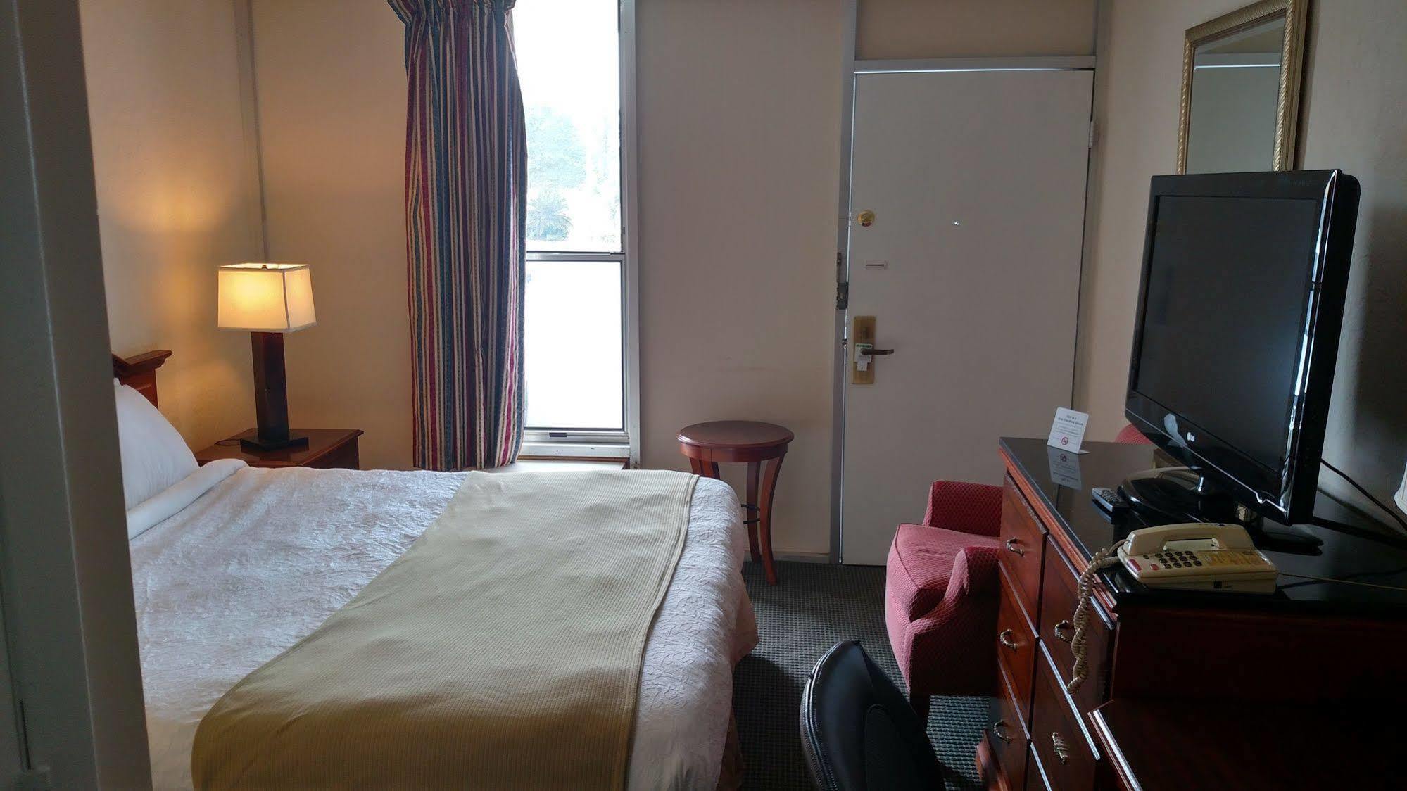 Hope Inn Lenox Eksteriør billede